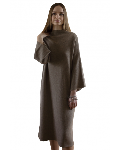 Robe incarne l’élégance du luxe discret